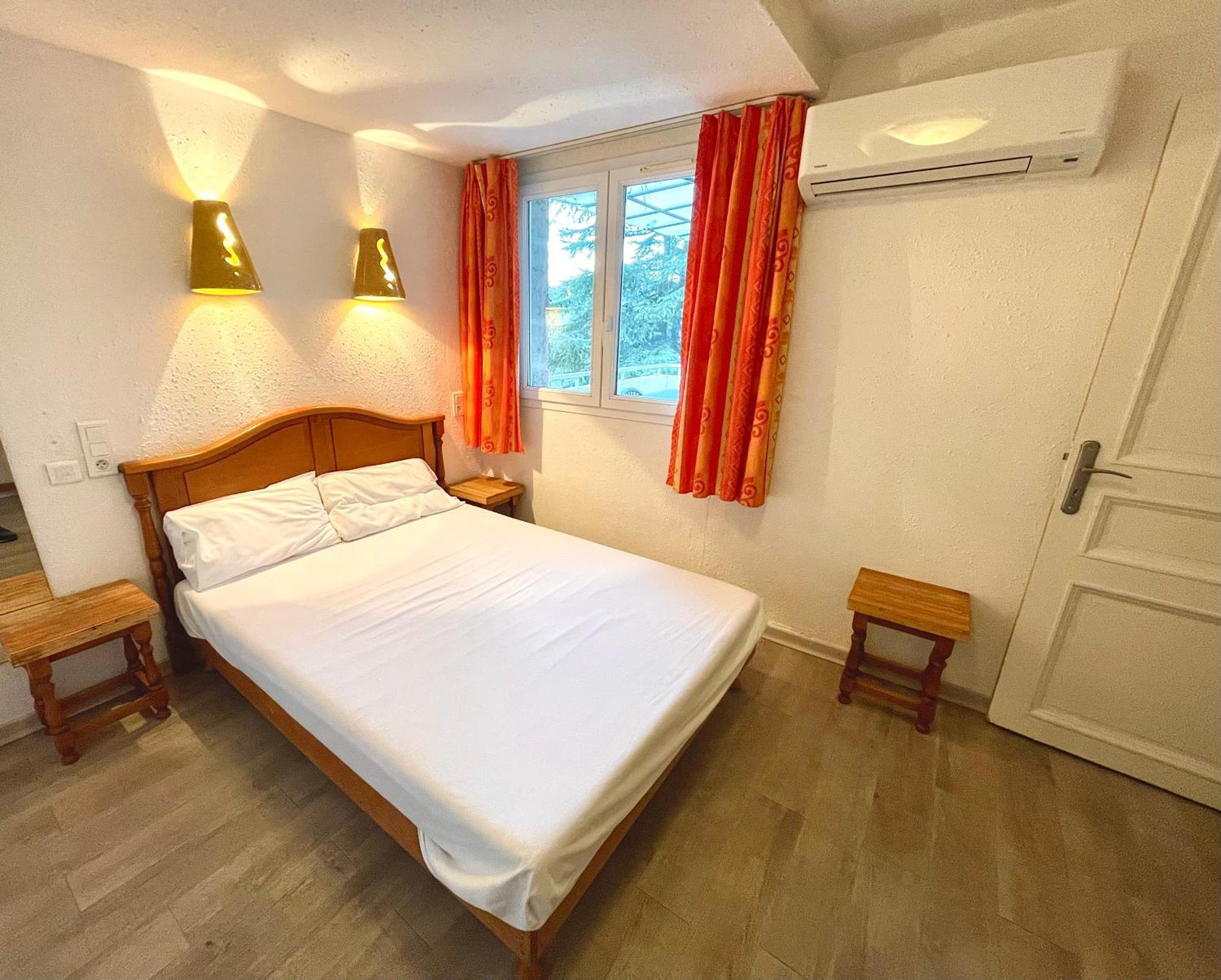 Apart'Hotel Les 4 Sources Corbes ภายนอก รูปภาพ